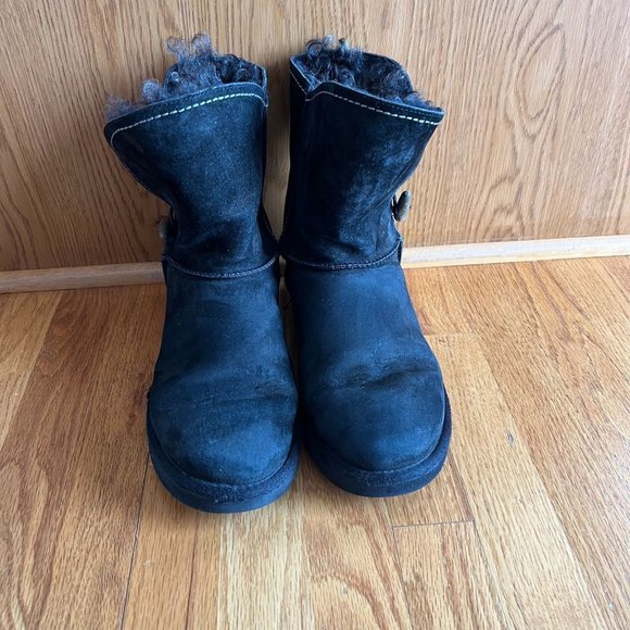 UGG Meadow‎ Short Boots Women's Black 11 Round Toe Sheepskin Lining - Picture 1 of 12